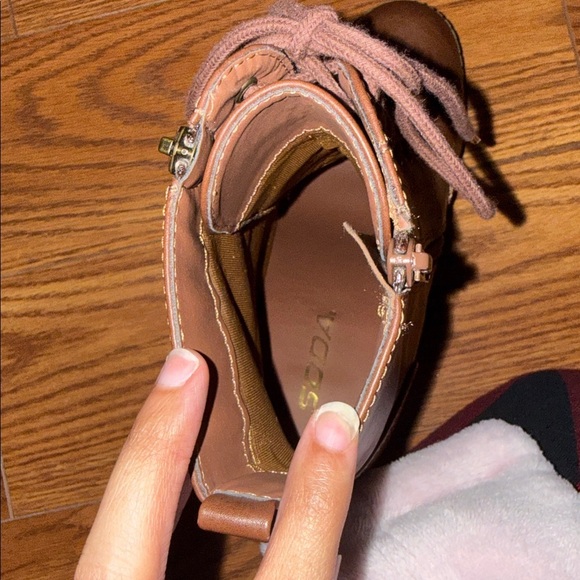 Rust Boots - Picture 4 of 4